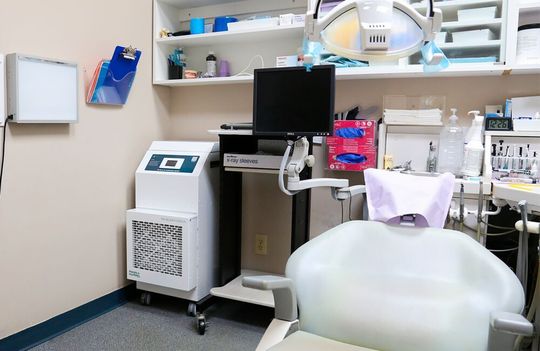 In rekordverdächtig kurzer Zeit entwickelten Tri-Dim und EBM-Papst gemeinsam das portable Tri-Kleen 500UV Unterdruck-Luftfiltersystem. In rekordverdächtig kurzer Zeit entwickelten Tri-Dim und EBM-Papst gemeinsam das portable Tri-Kleen 500UV Unterdruck-Luftfiltersystem.
