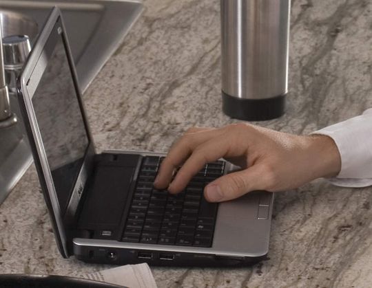 Netbooks sind die Chance, Kunden für einen zweiten mobilen PC zum vorhandenen Notebook zu begeistern. Netbooks sind die Chance, Kunden für einen zweiten mobilen PC zum vorhandenen Notebook zu begeistern.