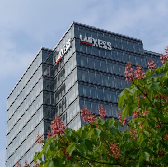 Der Spezialchemie-Konzern Lanxess verkauft sein Geschäft mit organischen Lederchemikalien an die TFL Ledertechnik. Der Spezialchemie-Konzern Lanxess verkauft sein Geschäft mit organischen Lederchemikalien an die TFL Ledertechnik.