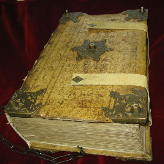 Der „Rupertsberger Riesenkodex“ umfasst 481 Blatt Pergament und wiegt rund 15 Kilogramm. Der „Rupertsberger Riesenkodex“ umfasst 481 Blatt Pergament und wiegt rund 15 Kilogramm.