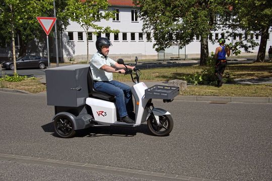 Das „vR3“ verfügt über das „Safe Parking System“: einfach absteigen und gehen.