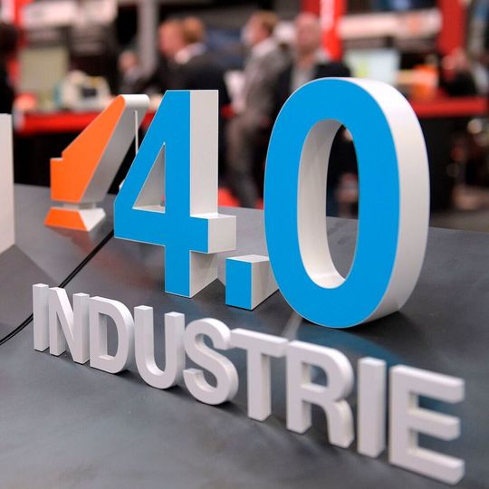 Geht die Entwicklung bei IIoT und Industrie 4.0 ähnlich rasant weiter wie bisher, werden Authentifikation und Identifikation von Maschinen bald wichtiger als die des Anwenders. Geht die Entwicklung bei IIoT und Industrie 4.0 ähnlich rasant weiter wie bisher, werden Authentifikation und Identifikation von Maschinen bald wichtiger als die des Anwenders.