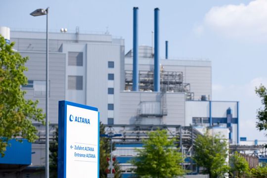 Corona-bedingt sank der Umsatz von Altana im ersten Halbjahr 2020 um knapp 7 %. Corona-bedingt sank der Umsatz von Altana im ersten Halbjahr 2020 um knapp 7 %.