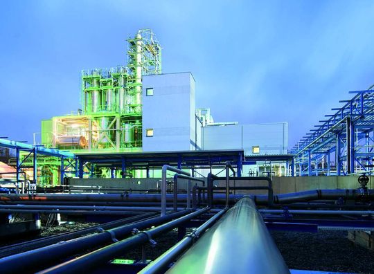 Ein klarer Trend im Chemieanlagenbau: Die Zahl der Megaanlagen nimmt zu. Im Bild ist eine Düngemittelfabrik. Bild: MAN Ferrostaal Ein klarer Trend im Chemieanlagenbau: Die Zahl der Megaanlagen nimmt zu. Im Bild ist eine Düngemittelfabrik. Bild: MAN Ferrostaal
