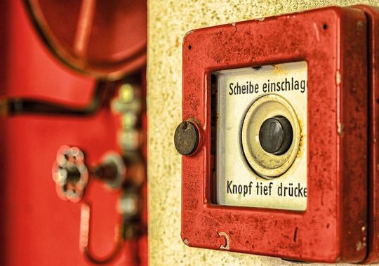 Einen Ausknopf für chronische Schmerzen hoffen Forscher in einem Proteinkomplex gefunden zu haben, der für die Schmerzweiterleitung wichtig ist (Symbolbild). Einen Ausknopf für chronische Schmerzen hoffen Forscher in einem Proteinkomplex gefunden zu haben, der für die Schmerzweiterleitung wichtig ist (Symbolbild).