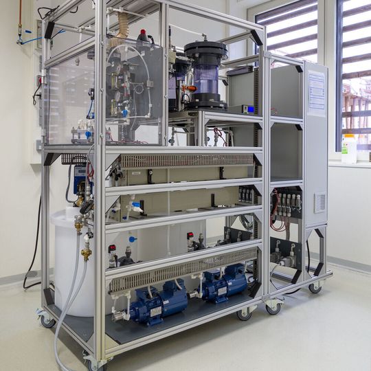 Der im Celbicon-Projekt am Fraunhofer IGB entwickelte Elektrolyseur synthetisiert Ameisensäure aus atmosphärischem CO2.