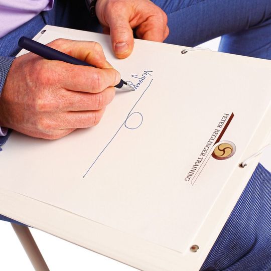 Es ist wichtig, die Wünsche und Vorstellungen der Kunden präzise zu erfragen. Dies geschieht mittels einer strukturierten Bedürfnisanalyse, in welcher die Verkaufskraft verschiedene Fragetechniken anwenden kann. Es ist wichtig, die Wünsche und Vorstellungen der Kunden präzise zu erfragen. Dies geschieht mittels einer strukturierten Bedürfnisanalyse, in welcher die Verkaufskraft verschiedene Fragetechniken anwenden kann.