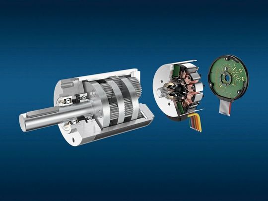 Werden durchmesserkonforme magnetische Encoder oder Speed Controller in die gehäusten Motorvarianten integriert, verlängert sich der Antrieb lediglich um 6,2 mm.