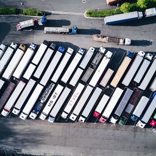 In Zukunft dürfen Lkw-Fahrer in EU-Staaten ihr Wochende nicht mehr im Führerhaus verbringen. In Zukunft dürfen Lkw-Fahrer in EU-Staaten ihr Wochende nicht mehr im Führerhaus verbringen.