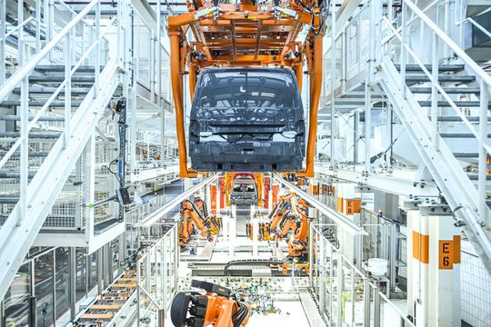 Ein T 6.1 auf der neuen Produktionslinie in der Montage. Hier wird ab 2021 auch der neue Multivan produziert. Ein T 6.1 auf der neuen Produktionslinie in der Montage. Hier wird ab 2021 auch der neue Multivan produziert.