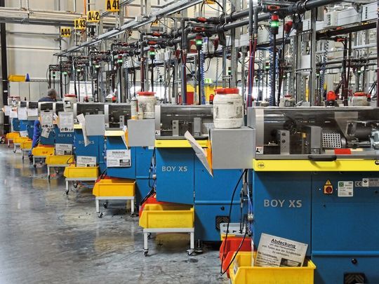 Spritzgussmaschinen sind ein typisches Anwendungsfeld von Industriehydraulik. Doch der Trend zur Elektrifizierung macht auch hier nicht halt. Spritzgussmaschinen sind ein typisches Anwendungsfeld von Industriehydraulik. Doch der Trend zur Elektrifizierung macht auch hier nicht halt.