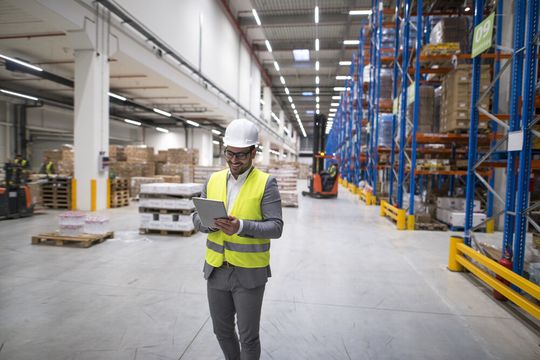 Das Seminar „Schlanke Produktionslogistik“ im Fraunhofer-Institutszentrum Stuttgart (IZS) stellt die Produktion als Kunde der Logistik heraus. Das Seminar „Schlanke Produktionslogistik“ im Fraunhofer-Institutszentrum Stuttgart (IZS) stellt die Produktion als Kunde der Logistik heraus.