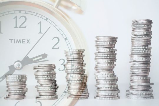 Bei der Climedo-Health-Umfrage zu den wahren Kosten der EU-MDR kam heraus: Besonders viel Zeit und Geld der Unternehmen fließen in klinische Studien und PMS-Aktivitäten. Bei der Climedo-Health-Umfrage zu den wahren Kosten der EU-MDR kam heraus: Besonders viel Zeit und Geld der Unternehmen fließen in klinische Studien und PMS-Aktivitäten.