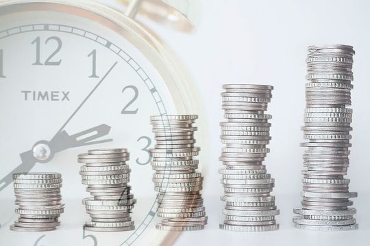 Bei der Climedo-Health-Umfrage zu den wahren Kosten der EU-MDR kam heraus: Besonders viel Zeit und Geld der Unternehmen fließen in klinische Studien und PMS-Aktivitäten. Bei der Climedo-Health-Umfrage zu den wahren Kosten der EU-MDR kam heraus: Besonders viel Zeit und Geld der Unternehmen fließen in klinische Studien und PMS-Aktivitäten.