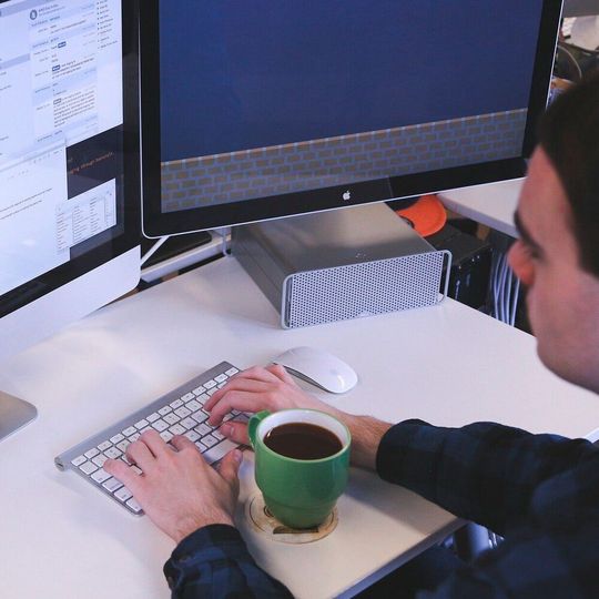 Forscher und Entwickler müssen sich auf funktionierende Hard- und Software verlassen können. Fehlerhaft konfigurierte Testgeräte können schnell teuer für das Unternehmen werden. Forscher und Entwickler müssen sich auf funktionierende Hard- und Software verlassen können. Fehlerhaft konfigurierte Testgeräte können schnell teuer für das Unternehmen werden.