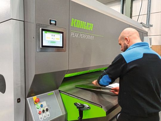 Inno-Metaal hat sich für eine Peak Performer 50P.1600 Teilerichtmaschine entschieden. Diese ist geeignet für das Richten von Laserschneidteilen mit einer Dicke von 0,6 bis 16 mm. Inno-Metaal hat sich für eine Peak Performer 50P.1600 Teilerichtmaschine entschieden. Diese ist geeignet für das Richten von Laserschneidteilen mit einer Dicke von 0,6 bis 16 mm.