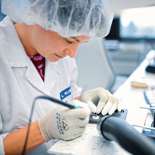 Tausende Produkte in Millionen Varianten: Die modulare Bauweise der Endress+Hauser-Geräte macht es möglich, die Anforderungen von Kunden aus ganz unterschiedlichen Branchen zu erfüllen. Tausende Produkte in Millionen Varianten: Die modulare Bauweise der Endress+Hauser-Geräte macht es möglich, die Anforderungen von Kunden aus ganz unterschiedlichen Branchen zu erfüllen.