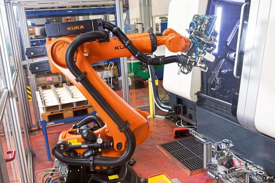 Die Roboter des Typen KR Quantec sollen zukünftig auch beim Automobilzulieferer Seojin Industrial in der Produktion stehen. Die Roboter des Typen KR Quantec sollen zukünftig auch beim Automobilzulieferer Seojin Industrial in der Produktion stehen.