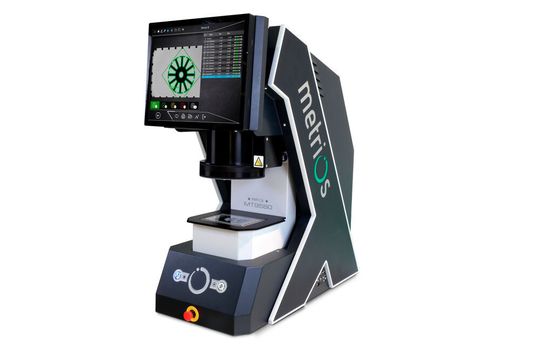 Metrios hat einmal mehr auf Anwenderwünsche reagiert und seine optischen Messsysteme praxisgerecht optimiert. Vor allem in Sachen Softwarefunktionen gibt es Neuigkeiten... Metrios hat einmal mehr auf Anwenderwünsche reagiert und seine optischen Messsysteme praxisgerecht optimiert. Vor allem in Sachen Softwarefunktionen gibt es Neuigkeiten...