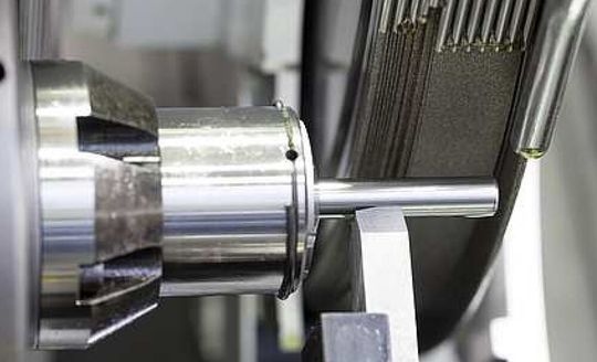 Saint-Gobain Abrasives hat besonders bissige, galvanisierte Schleifwerkzeuge, die mit Maschinen von Erwin Junker zeigen, wie fix und hochwertig man Motorenkomponenten fertigen kann. Saint-Gobain Abrasives hat besonders bissige, galvanisierte Schleifwerkzeuge, die mit Maschinen von Erwin Junker zeigen, wie fix und hochwertig man Motorenkomponenten fertigen kann.