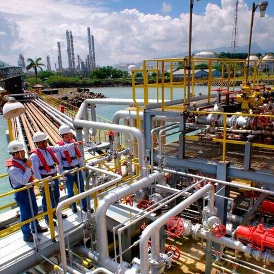 Siemens and Bentley Systems will develop the first petrochemical digital twin in Indonesia for Chandra Asri, the country’s largest integrated petrochemical complex. Siemens and Bentley Systems will develop the first petrochemical digital twin in Indonesia for Chandra Asri, the country’s largest integrated petrochemical complex.