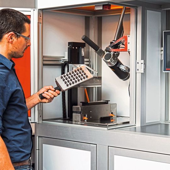 Für das 3D-Druckverfahren Hot-Lithography hat das Startup Cubicure GmbH in Wien geeignete Anlagen entwickelt und verwirklicht. Für das 3D-Druckverfahren Hot-Lithography hat das Startup Cubicure GmbH in Wien geeignete Anlagen entwickelt und verwirklicht.