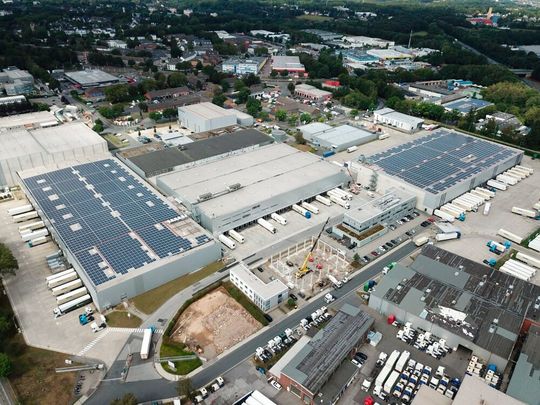 Die PV-Anlage auf insgesamt 13 .000 m² soll 2 Mio. kWh jährlich produzieren.