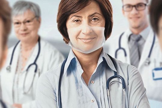 Les HelloMask, c’est leur nom, sont destinés à remplacer les masques chirurgicaux à trois plis habituellement portés par le personnel médical et plus tard ceux du grand public. Les HelloMask, c’est leur nom, sont destinés à remplacer les masques chirurgicaux à trois plis habituellement portés par le personnel médical et plus tard ceux du grand public.