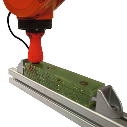 Prüfaufbau an einer dickwandigen (30 mm) GFK-Probe