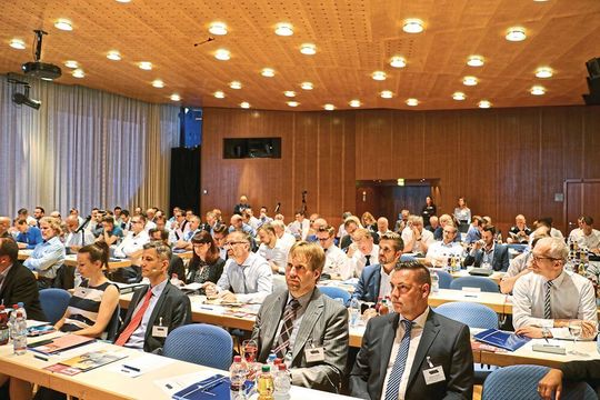 2019 konnte die Fachtagung „Mehr Effizienz im Presswerk“ bereits 120 Teilnehmer nach Sindelfingen locken. 2019 konnte die Fachtagung „Mehr Effizienz im Presswerk“ bereits 120 Teilnehmer nach Sindelfingen locken.