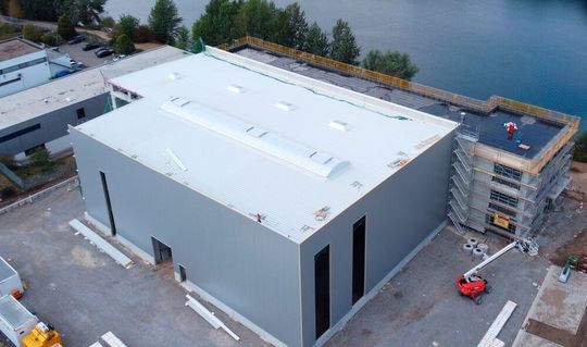 Die Arbeiten am Logistikzentrum sind in vollem Gange, damit es Anfang 2021 auch fertig wird. Die Arbeiten am Logistikzentrum sind in vollem Gange, damit es Anfang 2021 auch fertig wird.