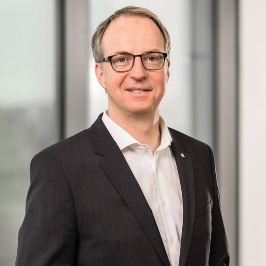 Steffen Ebner, Vertriebsvorstand bei Komsa, sieht Multichannel-Kommunikation als Chance für Partner an. Steffen Ebner, Vertriebsvorstand bei Komsa, sieht Multichannel-Kommunikation als Chance für Partner an.