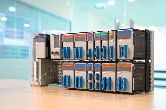 Neue E/A-Module sollen Geräteverbindungen in explosionsgefährdeten Bereichen vereinfachen. Neue E/A-Module sollen Geräteverbindungen in explosionsgefährdeten Bereichen vereinfachen.
