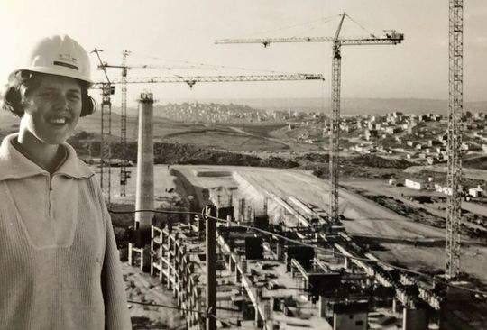 Istanbul, 1999: Auf der Baustelle des Atatürk- Olympiastadions im Stadtteil Ikitelli. Es ist Sophie  Borgnes erster Job als  Ingenieurin.