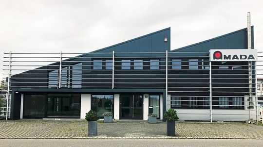 Mit der neuen Niederlassung in Südwestdeutschland setzt Amada ein Zeichen seiner Nähe zum Kunden. Mit der neuen Niederlassung in Südwestdeutschland setzt Amada ein Zeichen seiner Nähe zum Kunden.
