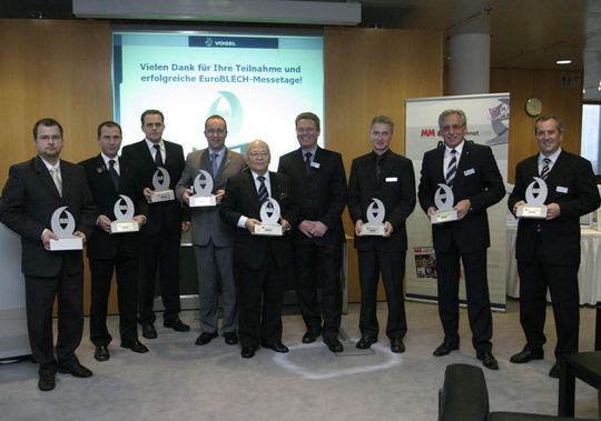 Mit dem Award ausgezeichnet (v.l.n.r.): Mikko Veikkolaien, Kemppi, Dr. Christian Braun, Trumpf Werkzeugmaschinen, Markus Krütten, Reis, Thomas Peter, Dieffenbacher System-Automation, Mitsuo Okamoto, Amada, Ken Fouhy, MM-Maschinenmarkt, Christoph Baust, Baust Stanztechnologie, Wolfgang Weil, Weil Engineering, Wolfgang Rau, Steinel Normalien. Mit dem Award ausgezeichnet (v.l.n.r.): Mikko Veikkolaien, Kemppi, Dr. Christian Braun, Trumpf Werkzeugmaschinen, Markus Krütten, Reis, Thomas Peter, Dieffenbacher System-Automation, Mitsuo Okamoto, Amada, Ken Fouhy, MM-Maschinenmarkt, Christoph Baust, Baust Stanztechnologie, Wolfgang Weil, Weil Engineering, Wolfgang Rau, Steinel Normalien.