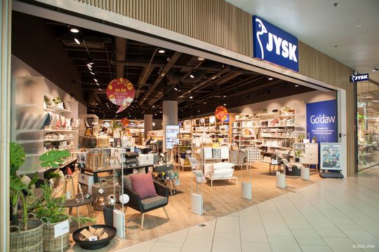 Damit Jysk seine Kunden in Zukunft noch besser beliefern kann, baut das Unternehmen ein neues Distributionszentrum in Südosteuropa auf. Damit Jysk seine Kunden in Zukunft noch besser beliefern kann, baut das Unternehmen ein neues Distributionszentrum in Südosteuropa auf.