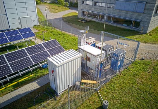 Mit Power-to-Gas-Anlagen, wie diesem Methanisierer, läst sich Ökostrom in andere, leichter speicherbare Energieträger umwandeln. Mit Power-to-Gas-Anlagen, wie diesem Methanisierer, läst sich Ökostrom in andere, leichter speicherbare Energieträger umwandeln.