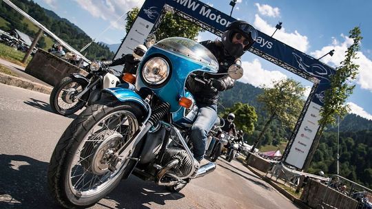 2019 fanden die BMW Motorrad Days zuletzt in Garmisch-Partenkirchen statt. In diesem Jahr mussten sie corona-bedingt abgesagt werden. 2019 fanden die BMW Motorrad Days zuletzt in Garmisch-Partenkirchen statt. In diesem Jahr mussten sie corona-bedingt abgesagt werden.