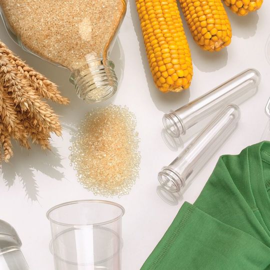 Biologisch abbaubar, nahezu CO2-neutral und vielseitig einsetzbar: Polyactid (PLA) bietet Potenzial für viele Anwendungsbereiche. Biologisch abbaubar, nahezu CO2-neutral und vielseitig einsetzbar: Polyactid (PLA) bietet Potenzial für viele Anwendungsbereiche.