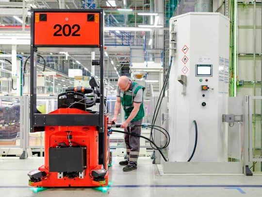 Um Brennstoffzellen in der Intralogistik konkurrenzfähiger zu machen, will das Bundesministerium für Verkehr und digitale Infrastruktur 5 Mio. Euro investieren. Um Brennstoffzellen in der Intralogistik konkurrenzfähiger zu machen, will das Bundesministerium für Verkehr und digitale Infrastruktur 5 Mio. Euro investieren.
