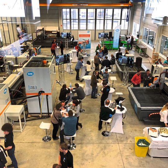 STM Waterjet reagiert mit einer corona-konformen Hausmesse auf die lange Messe-Pause. STM Waterjet reagiert mit einer corona-konformen Hausmesse auf die lange Messe-Pause.