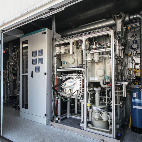 Die in der Anlage realisierte künstliche Photosynthese soll den Kohlendioxid-Kreislauf bei der Herstellung von Chemikalien schließen. Die in der Anlage realisierte künstliche Photosynthese soll den Kohlendioxid-Kreislauf bei der Herstellung von Chemikalien schließen.