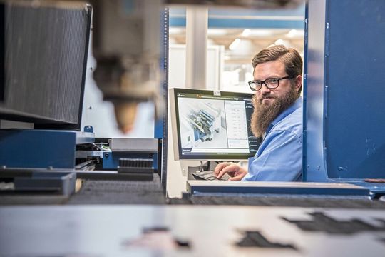 Trumpf gründet die Start-ups Scalenc und Optimate aus! Das Erstere hat Konstruktionskompetenz in Sachen NC-Programmierung. Das Zweite zeigt, wie Blechteile besonders günstig angefertigt werden können. Trumpf gründet die Start-ups Scalenc und Optimate aus! Das Erstere hat Konstruktionskompetenz in Sachen NC-Programmierung. Das Zweite zeigt, wie Blechteile besonders günstig angefertigt werden können.