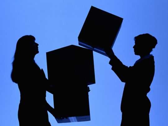 Identity Managements Tools helfen durch eine zentrale Verwaltung die Administration von Benutzern, Konten und Passworten zu vereinfachen. Identity Managements Tools helfen durch eine zentrale Verwaltung die Administration von Benutzern, Konten und Passworten zu vereinfachen.