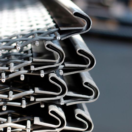 Seit 100 Jahren produziert Curt Ebert Siebtechnik innovative, zuverlässige Siebe für verschiedene Zielgruppen. Seit 100 Jahren produziert Curt Ebert Siebtechnik innovative, zuverlässige Siebe für verschiedene Zielgruppen.