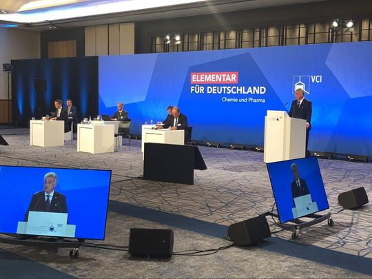 Der VCI hat auf seiner Mitgliederversammlung in Düsseldorf Wahlen zum Vorstand und zum Präsidium durchgeführt. Der VCI hat auf seiner Mitgliederversammlung in Düsseldorf Wahlen zum Vorstand und zum Präsidium durchgeführt.