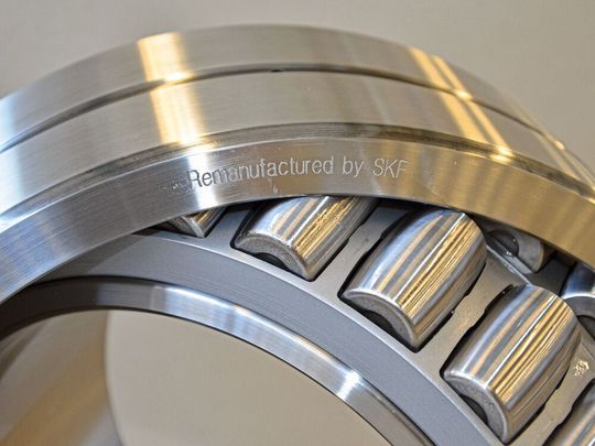 Bei der Wälzlager-Rekonditionierung kommen intelligente Automatisierungs- und Steuerungssysteme sowie das Praxiswissen erfahrener Techniker zum Einsatz.