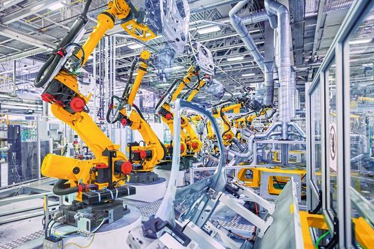 Die Industrie ist auf dem Weg zu Industrie 4.0. Doch das bedeutet auch einen erhöhten Aufwand bei der Sicherheit (Security). Die Industrie ist auf dem Weg zu Industrie 4.0. Doch das bedeutet auch einen erhöhten Aufwand bei der Sicherheit (Security).
