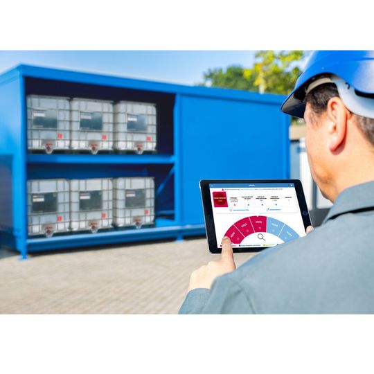 Die App Mengen-Checker von Denios ist ein Meilenstein bei der Digitalisierung der Gefahrstofflagerung. Die App Mengen-Checker von Denios ist ein Meilenstein bei der Digitalisierung der Gefahrstofflagerung.